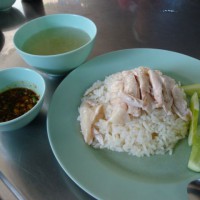 ピンクのカオマンガイ